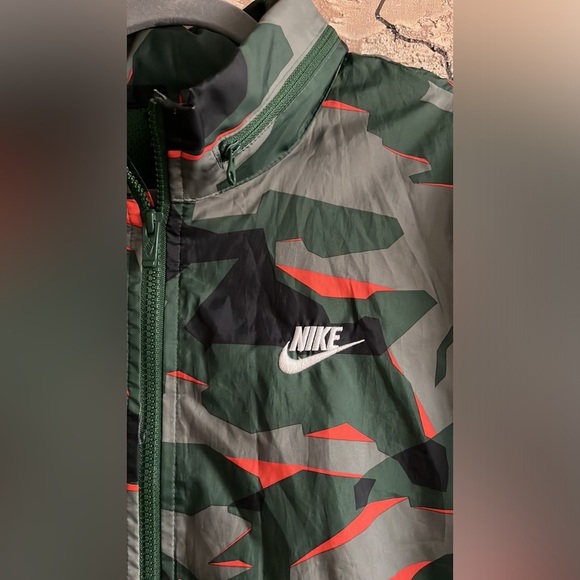 NIKE NSW CAMO WINDBREAKER size small - Picture 6 of 14